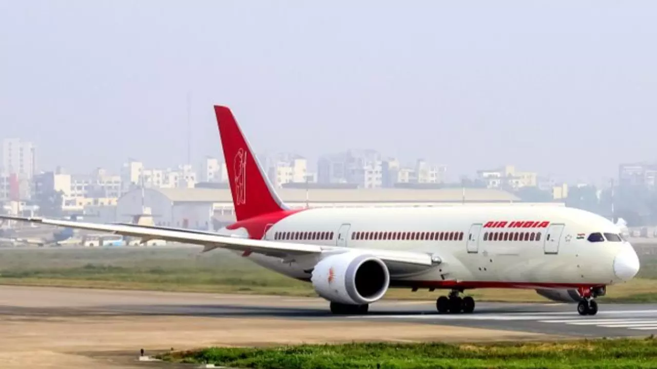 10 घंटे हवा में घूमती रही एयर इंडिया फ्लाइट, फिर ऐसा क्या हुआ जो शिकागो वापस लौटने को हुए मजबूर?