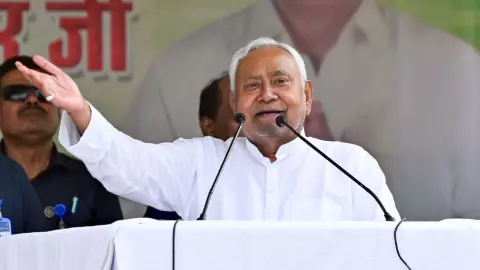 शाम 6 बजे के बाद महिलाओं का बाहर जाना Unsafe... बिहार चुनाव के बीच नीतीश कुमार का दावा, बोले- 2005 में यही था राज्य एक हाल शाम 6 बजे के बाद महिलाओं का बाहर जाना Unsafe... बिहार चुनाव के बीच नीतीश कुमार का दावा, बोले- 2005 में यही था राज्य एक हाल