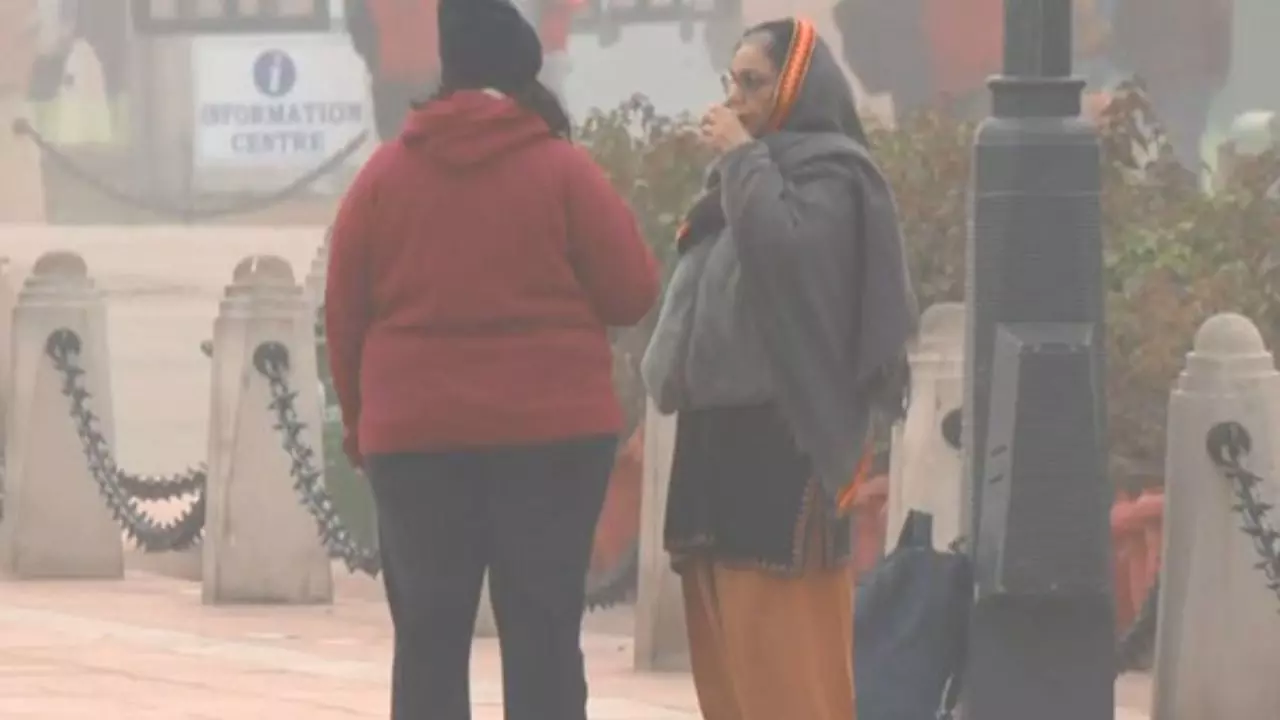 दिल्ली में ठंड बढ़ेगी, उत्तर भारत में शीतलहर की चेतावनी; दक्षिण भारत में भारी बारिश की संभावना