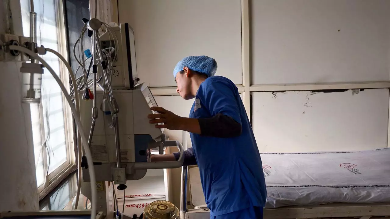 क्या होता है HMPV वायरस? क्या फिर से आएगी महामारी, आपके हर सवाल का जवाब है यहां