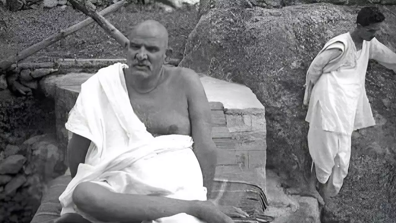 नीम करोली बाबा की ये सलाह मान लेंगे तो होगी धनवर्षा, पैसों की नहीं होगी तंगी