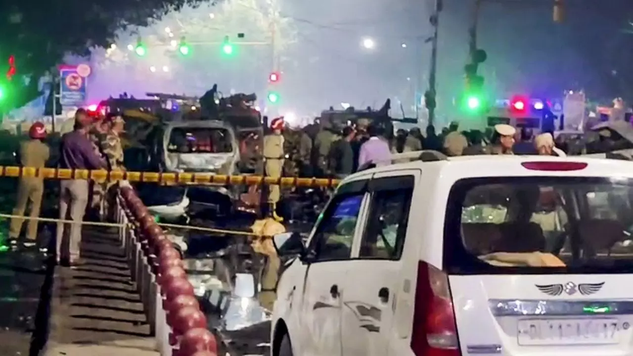 INSIDE STORY: मतलब यह ‘फिदायीन’ हमला है, विस्फोट में उड़ी कार के ड्राइवर की पहचान की कोशिशें तेज, मजिस्द की पार्किंग से कार का लिंक!