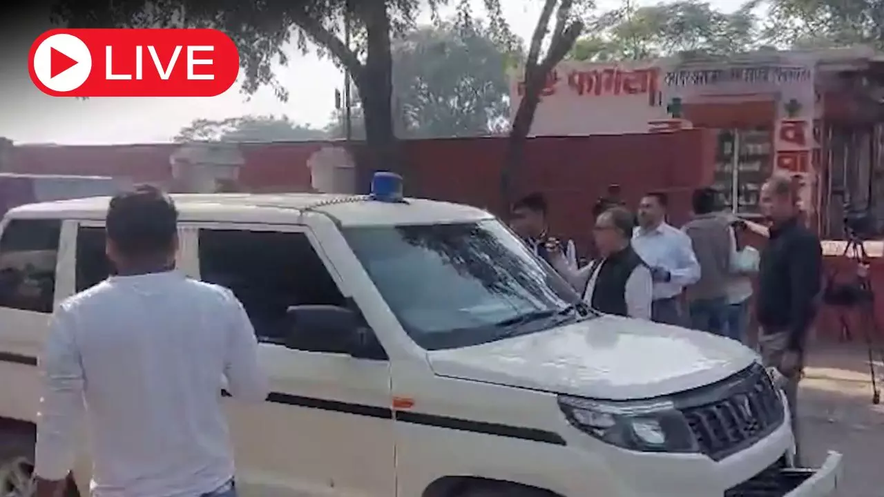 Aaj ki Taaza Khabar Live News Update: लाल किला ब्लास्ट कनेक्शन: फरीदाबाद की अल-फलाह यूनिवर्सिटी में 52 लोगों से पूछताछ, 6 हिरासत में