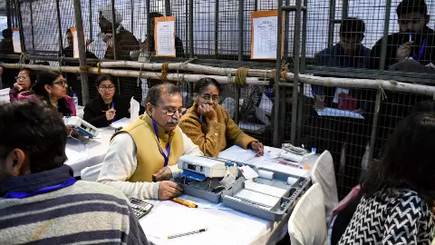 Bihar Election Result: एक ही शहर में दो अलग-अलग सेंटर पर क्यों होगी वोटों की गिनती? जानें EC ने क्यों लिए ऐसा फैसला Bihar Election Result: एक ही शहर में दो अलग-अलग सेंटर पर क्यों होगी वोटों की गिनती? जानें EC ने क्यों लिए ऐसा फैसला
