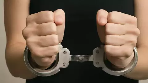 फांसी की सजा काट रहा कैदी अस्पताल से भागा, 5 साल की बच्ची का पहले किया था रेप, फिर हत्या कर शव को बेड बॉक्स में छुपाया फांसी की सजा काट रहा कैदी अस्पताल से भागा, 5 साल की बच्ची का पहले किया था रेप, फिर हत्या कर शव को बेड बॉक्स में छुपाया