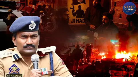 डॉक्टर से बने IPS... कौन हैं जीवी संदीप चक्रवर्ती जिन्होंने दिल्ली ब्लास्ट से पहले पकड़ी आतंक की नब्ज़? डॉक्टर से बने IPS... कौन हैं जीवी संदीप चक्रवर्ती जिन्होंने दिल्ली ब्लास्ट से पहले पकड़ी आतंक की नब्ज़?