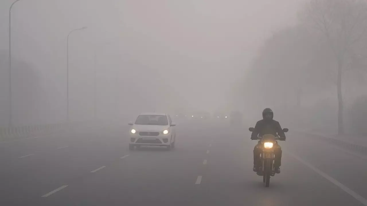 Weather Update: 14 नवंबर को दिल्ली में हल्के कोहरे का अलर्ट, यूपी में चलेगी सर्द हवाएं; जानें अपने राज्य का हाल