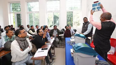 Bihar Election Results 2025: शुरुआती रुझान में NDA आगे, BJP सबसे बड़ी पार्टी, RJD दे रही टक्कर