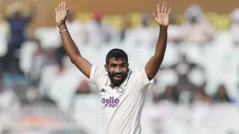 IND vs SA 1st Test: धमाकेदार शुरुआत के बाद 159 रन पर सिमटी साउथ अफ्रीका, बुमराह बने हीरो; 16वीं बार चटकाए 5 विकेट IND vs SA 1st Test: धमाकेदार शुरुआत के बाद 159 रन पर सिमटी साउथ अफ्रीका, बुमराह बने हीरो; 16वीं बार चटकाए 5 विकेट