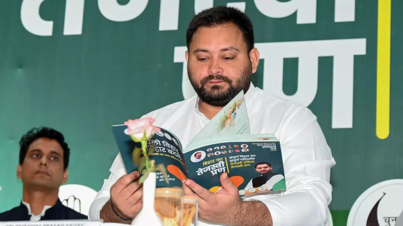 बिहार चुनाव 2025: बुरी तरह हारने के बावजूद इस बात से बेहद खुश होंगे तेजस्‍वी यादव, बीजेपी और जेडीयू दोनों से निकले आगे