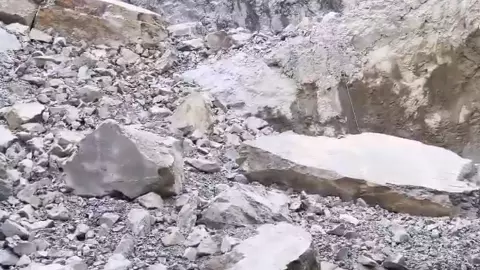 सोनभद्र की खदान में बड़ा हादसा: 15 मजदूरों के मलबे में दबे होने की आशंका, रेस्क्यू जारी- चश्मदीद ने बताई हादसे की वजह- Video सोनभद्र की खदान में बड़ा हादसा: 15 मजदूरों के मलबे में दबे होने की आशंका, रेस्क्यू जारी- चश्मदीद ने बताई हादसे की वजह- Video