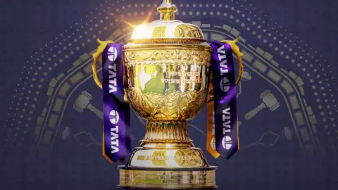 IPL 2026 Auction से पहले सभी 10 फ्रैंचाइजियों ने जारी की अपनी Retention List , जानें किन खिलाड़ियों को किया गया रिटेन IPL 2026 Auction से पहले सभी 10 फ्रैंचाइजियों ने जारी की अपनी Retention List , जानें किन खिलाड़ियों को किया गया रिटेन