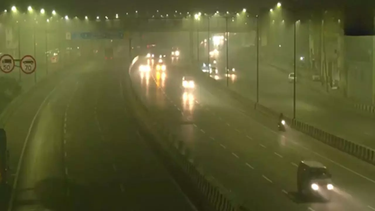 दिल्ली का तापमान 9 डिग्री तक गिरा, चलेगी ठंडी हवा, दक्षिण भारत में भारी बारिश की संभावना