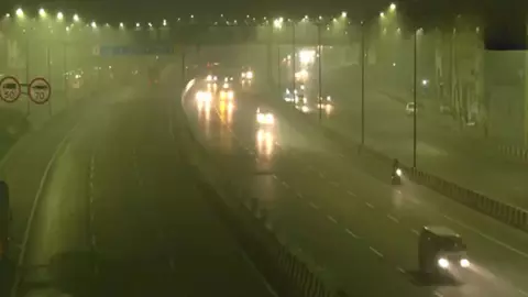 दिल्ली का तापमान 9 डिग्री तक गिरा, चलेगी ठंडी हवा, दक्षिण भारत में भारी बारिश की संभावना दिल्ली का तापमान 9 डिग्री तक गिरा, चलेगी ठंडी हवा, दक्षिण भारत में भारी बारिश की संभावना