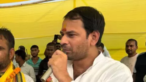 Tej Pratap Yadav : लालू परिवार में घमासान! तेज हुए आग बबूला, बोले - बहन का अपमान करेगा... Tej Pratap Yadav : लालू परिवार में घमासान! तेज हुए आग बबूला, बोले - बहन का अपमान करेगा...