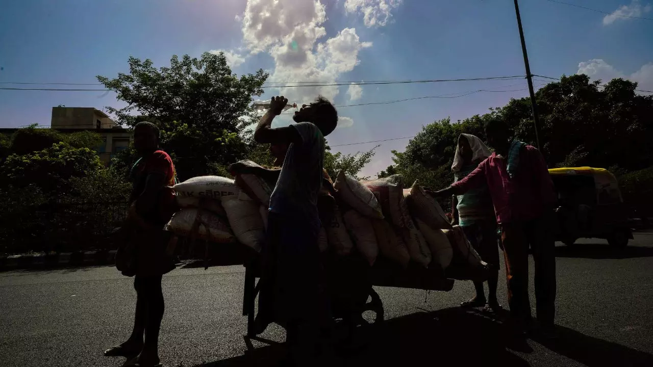 नौतपा हुआ बेअसर! दिल्ली-NCR में बारिश, राजस्थान में हीटवेव को लेकर ऑरेंज अलर्ट; पूरे भारत में IMD का अलर्ट