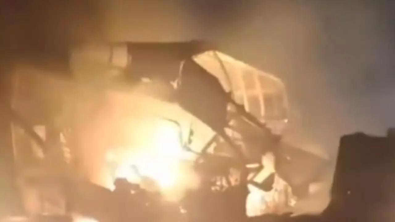 मेक्सिको में भीषण सड़क हादसा, 41 लोगों की दर्दनाक मौत, 3 की हालत गंभीर | VIDEO