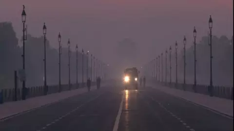 दिल्ली-यूपी में चलेगी शीत लहर, दक्षिण भारत में फिर भारी बारिश; जानें अपने राज्य का हाल दिल्ली-यूपी में चलेगी शीत लहर, दक्षिण भारत में फिर भारी बारिश; जानें अपने राज्य का हाल