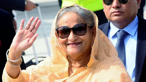 ढाका में हाई अलर्ट, राजनीतिक भूचाल की आहट: शेख हसीना पर ऐतिहासिक फैसले से पहले सुलगा बांग्लादेश ढाका में हाई अलर्ट, राजनीतिक भूचाल की आहट: शेख हसीना पर ऐतिहासिक फैसले से पहले सुलगा बांग्लादेश