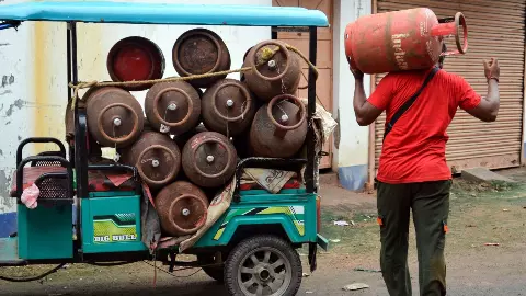 अब सस्ता होगा गैस सिलेंडर! पहले समझौते में भारत-अमेरिका के बीच हो गई LPG की बड़ी डील अब सस्ता होगा गैस सिलेंडर! पहले समझौते में भारत-अमेरिका के बीच हो गई LPG की बड़ी डील
