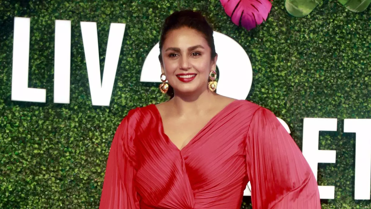 सेट पर अंग्रेजी, स्क्रिप्ट भी अंग्रेजी.....Huma Qureshi का तीखा बयान, कहा- इंडस्ट्री में लोगों को हिंदी बोलने तक नहीं आती
