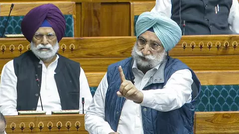 सांसद सुखजिंदर सिंह रंधावा को मिली जान से मारने की धमकी, लॉरेंस बिश्नोई गैंग ने ली जिम्मेदारी सांसद सुखजिंदर सिंह रंधावा को मिली जान से मारने की धमकी, लॉरेंस बिश्नोई गैंग ने ली जिम्मेदारी