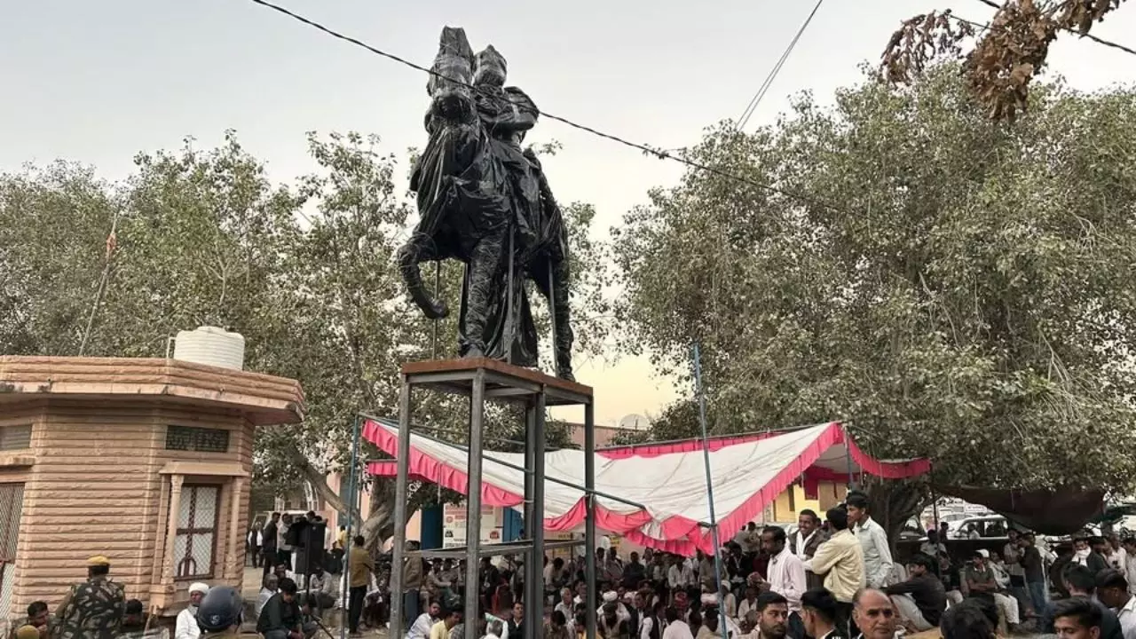 80 युद्ध लड़े और बनवाया लोहागढ़ किला, कौन थे महाराजा सूरजमल, जिनकी मूर्ति लगाने से नागौर में जमकर हो रहा बवाल?