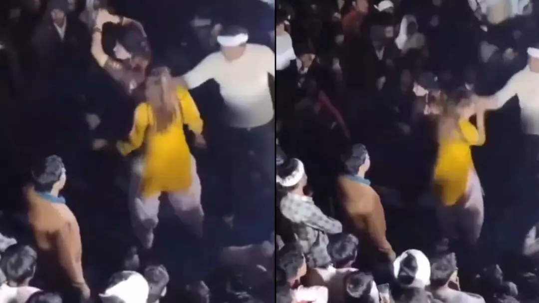 हरियाणा की शादी में बवाल! पैसे देने के बहाने डांसर संग अश्लील हरकत, विरोध करने पर शख्स ने मारा थप्पड़, मंच पर जमकर चले डंडे|VIDEO