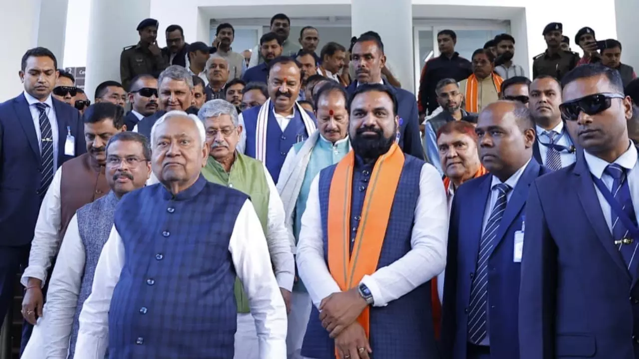 नीतीश कुमार 10वीं बार! CM पद से इस्तीफा देकर सरकार बनाने का पेश किया दावा, 7 Points में पढ़ें NDA के घर में कौन किसका दावेदार?