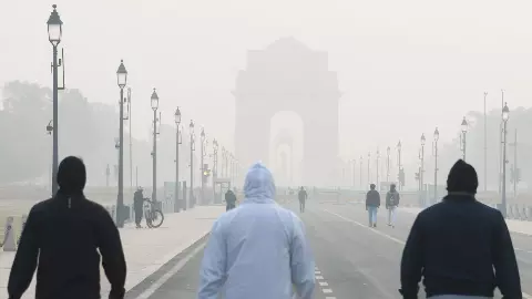 आखिर कब मिलेगी राहत! दिल्ली-NCR में ठंड-प्रदूषण का डबल अटैक, गाज़ियाबाद का AQI 434 पार; जानें अगले 7 दिन का मौसम अलर्ट