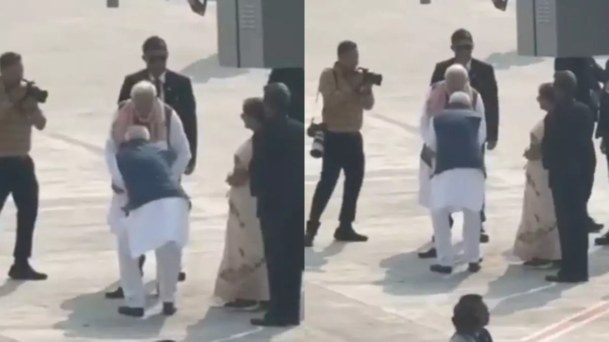 पटना एयरपोर्ट पर पीएम मोदी के फिर पैर छूने लगे नीतीश कुमार, वीडियो वायरल- जानें कब-कब कर चुके ऐसा