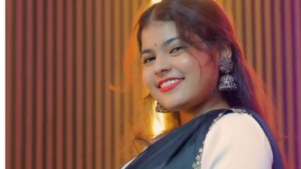 काली साड़ी और व्हाइट ब्लाउज में Kajal Kumari का लुक देख फैंस के उड़े होश, कहा-हसीना हो पसीना हो.. देखें वायरल VIDEO