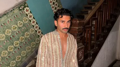 252 करोड़ के ड्रग्स केस में फंसे Orry, मुंबई पुलिस ने भेजा समन; इन बड़ सेलेब्स का भी नाम शामिल! 252 करोड़ के ड्रग्स केस में फंसे Orry, मुंबई पुलिस ने भेजा समन; इन बड़ सेलेब्स का भी नाम शामिल!