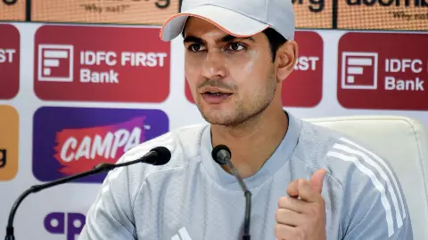 IND vs SA: दूसरे टेस्ट से बाहर हुए कप्तान शुभमन गिल, जानें किस खिलाड़ी को मिलेगा Playing 11 में मौका IND vs SA: दूसरे टेस्ट से बाहर हुए कप्तान शुभमन गिल, जानें किस खिलाड़ी को मिलेगा Playing 11 में मौका