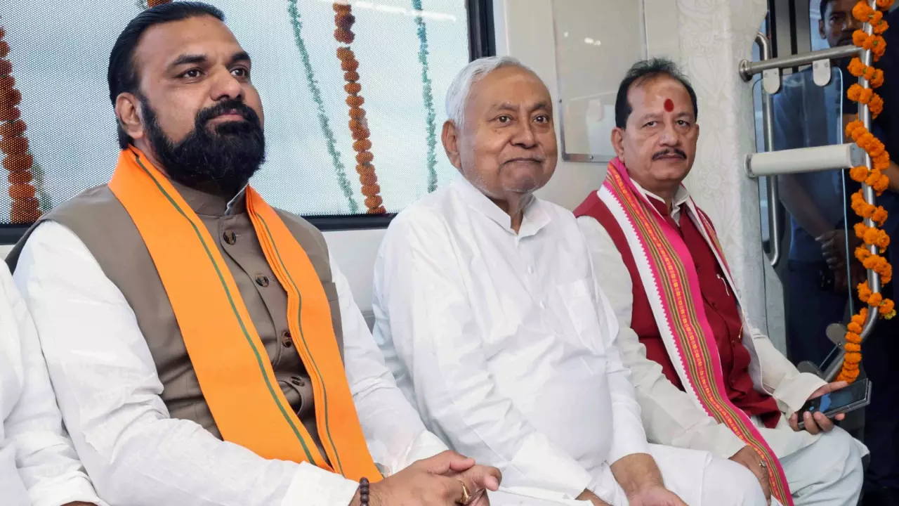 बिहार में पोर्टफोलियो पॉलिटिक्स: नीतीश कुमार नहीं, इस बार सम्राट चौधरी को गृह मंत्रालय, जानें किसे मिला कौन सा विभाग