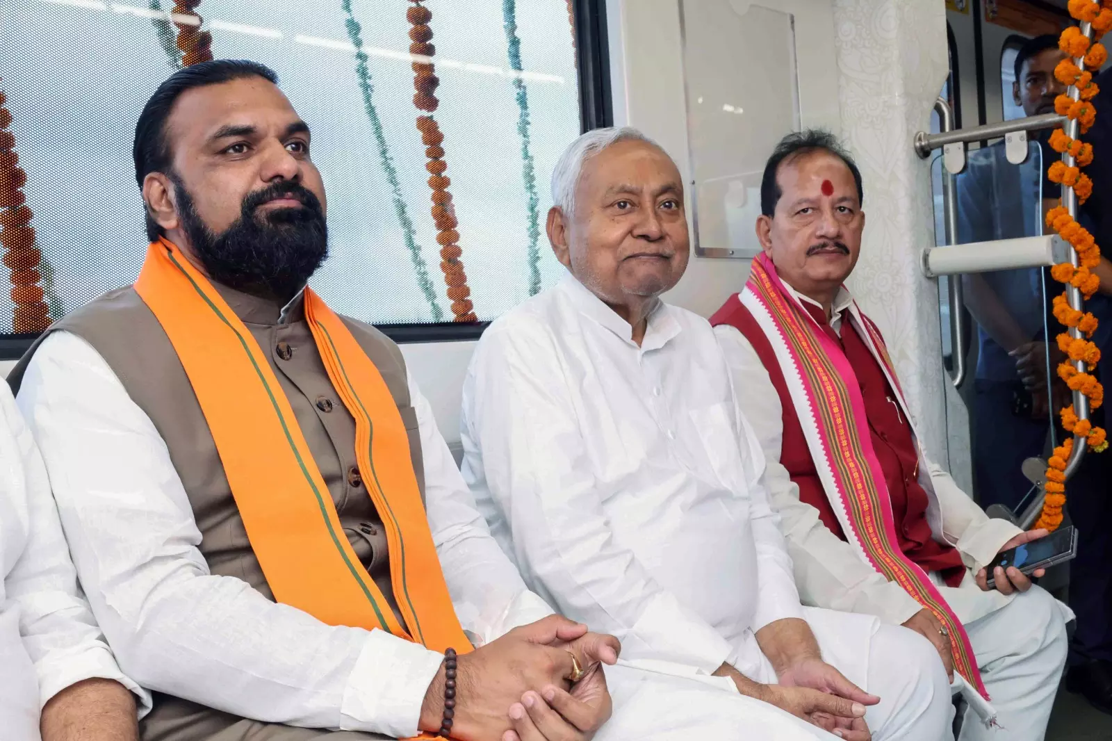 बिहार में पोर्टफोलियो पॉलिटिक्स: नीतीश कुमार नहीं, इस बार सम्राट चौधरी को गृह मंत्रालय, जानें किसे मिला कौन सा विभाग