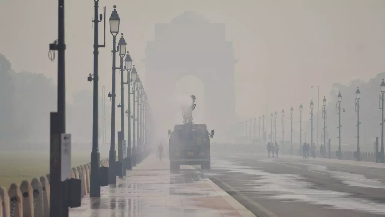 दिल्‍ली की हवा दमघोंटू, GRAP 3 में ही लेवल 4 वाली पाबंदियां; आधे कर्मचारियों के साथ चलेंगे दफ्तर, मिलेगा Work from Home भी