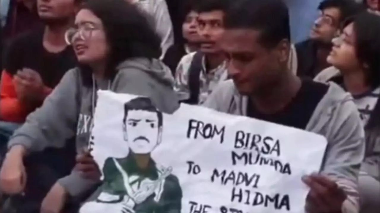 प्रदूषण को लेकर हो रहे प्रदर्शन में क्यों हो रहा हिडमा का जिक्र, इन पांच Video में देखें कैसे-कैसे दे रहे तर्क?