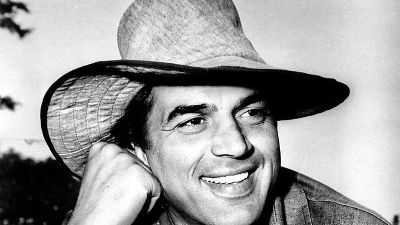 मिट्टी का बेटा हूं, मरते-मरते भी कुछ कर जाऊंगा... धर्मेंद्र के निधन के बाद सोशल में छाया यह वीडियो