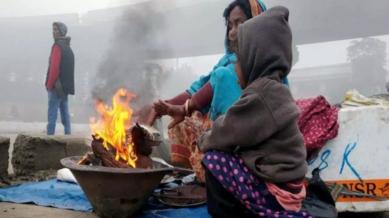 दिल्ली-NCR में बढ़ेगी ठंड, प्रदूषण से हालत हुई ख़राब; जम्मू-कश्मीर में 0°C से नीचे पहुंचा तापमान; जानें अन्य राज्यों का हाल