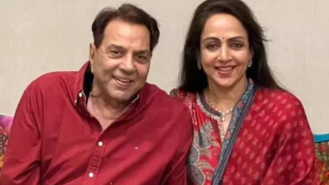 बेहद दिलचस्प रही है Dharmendra और Hema Malini की लव स्टोरी, 10 साल का रिलेशनशिप ऐसे बदला शादी में बेहद दिलचस्प रही है Dharmendra और Hema Malini की लव स्टोरी, 10 साल का रिलेशनशिप ऐसे बदला शादी में