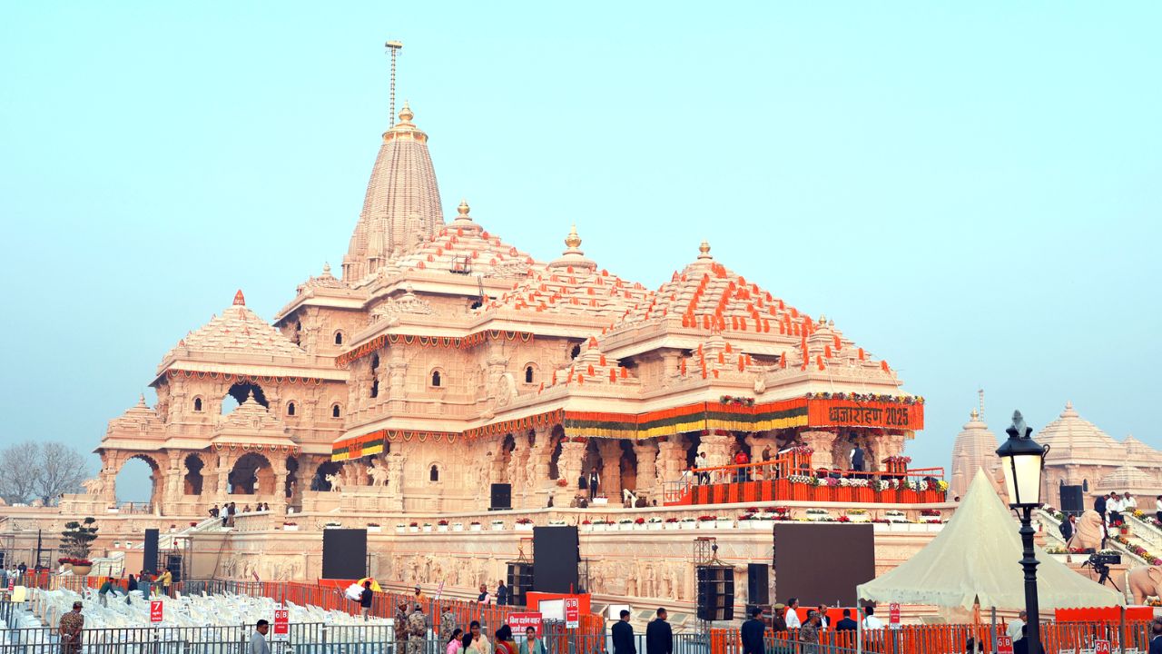 राम मंदिर चढ़ावा चोरी करने वाले वे 8 लोग कौन? अनुपम और लवकुश गिरफ्तार, 10 Point में जानिए Full Details