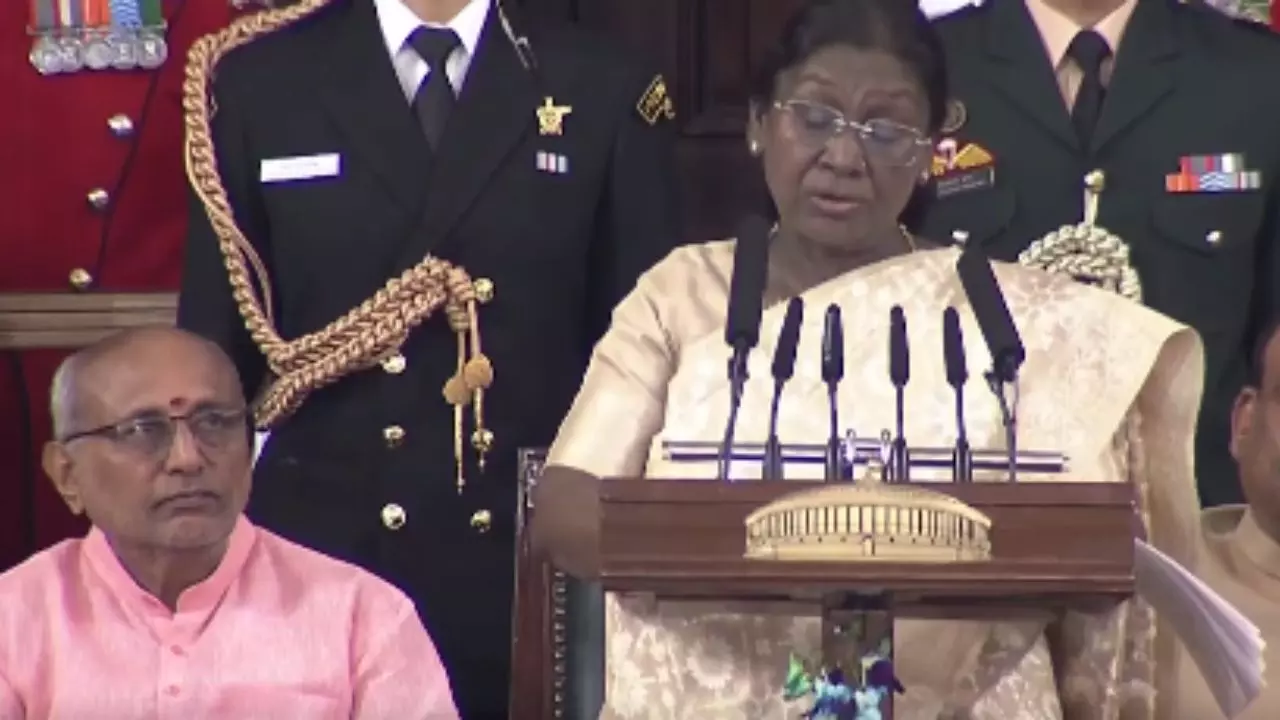 Constitution Day 2025: विकसित भारत बनाने के संकल्प को जरूर... संविधान दिवस पर राष्ट्रपति द्रौपदी मुर्मू की 10 बड़ी बातें