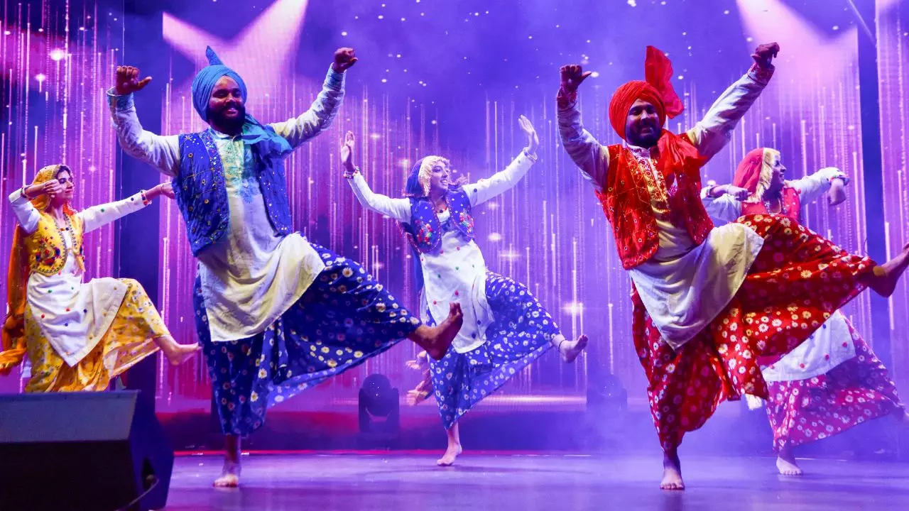 सेहत की भी हो जाएगी बल्ले-बल्ले, जानें नियमित भांगड़ा करने के फायदे