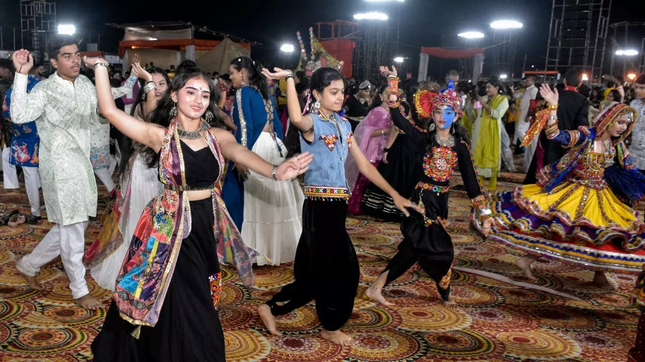 आ गया त्यौहारों का मौसम, पुरुष न रहें स्टाइलिंग में पीछे