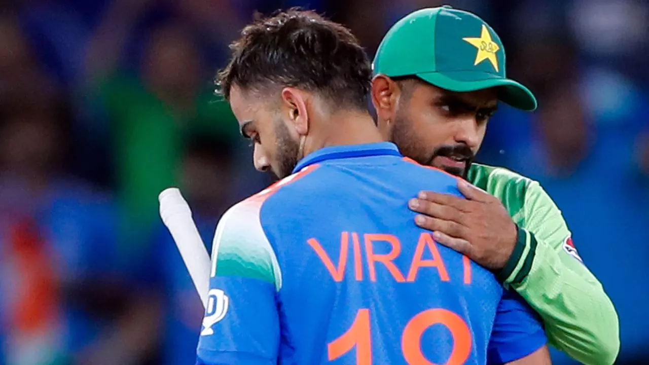 विराट कोहली हर मैच में रन बनाते हैं, दूसरा किसी में रन नहीं बनाता: पाक दिग्गज ने बाबर को लताड़ा