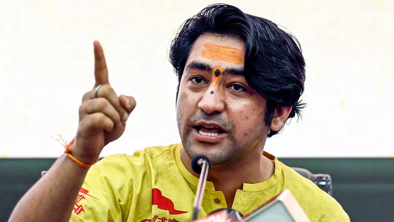 हवस के पुजारी...मौलाना क्यों नहीं, धीरेंद्र शास्त्री के इस बयान पर भड़के शहाबुद्दीन