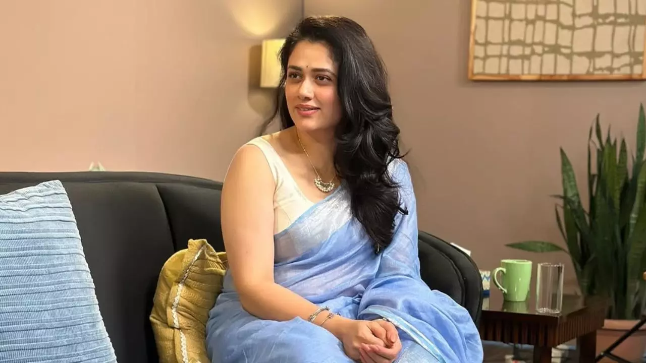 एक घंटे का रेट लोग पूछते हैं... नेशनल क्रश बनीं Girija Oak को सोशल मीडिया पर मिले अजीबोगरीब मैसेज