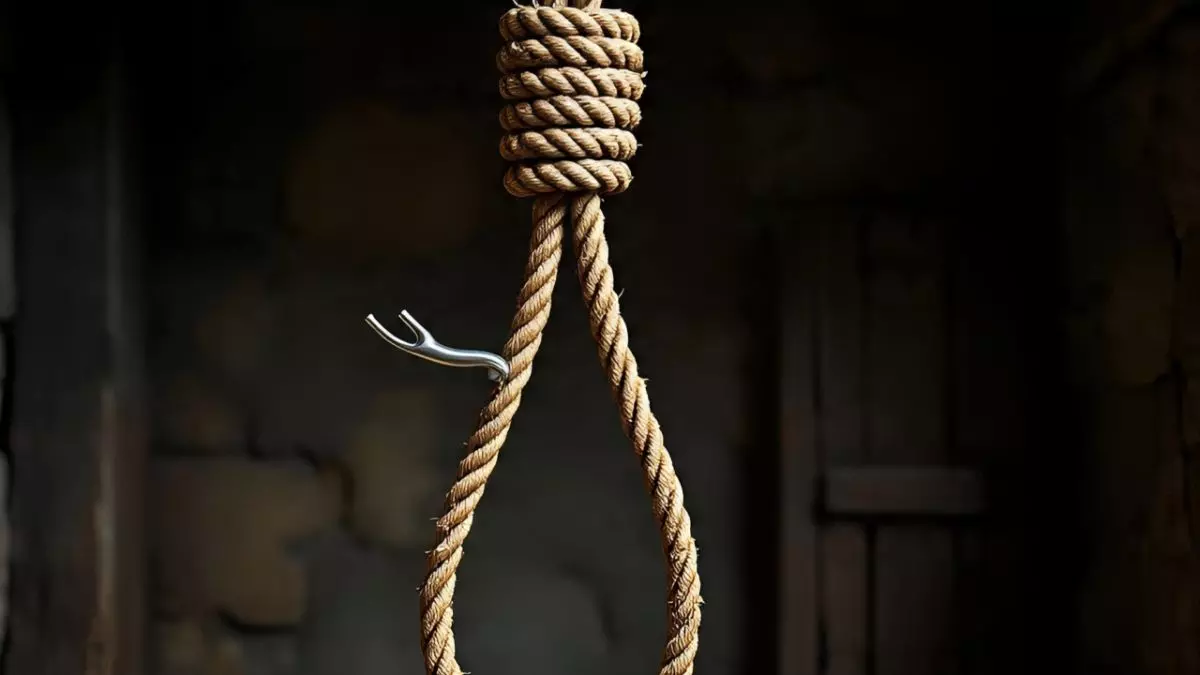 छोटे बच्चे का गला घोंटा और 7 साल के बच्चे समेत दंपति ने लगाई फांसी; जानें आत्महत्या को क्यों मजबूर हुआ परिवार?