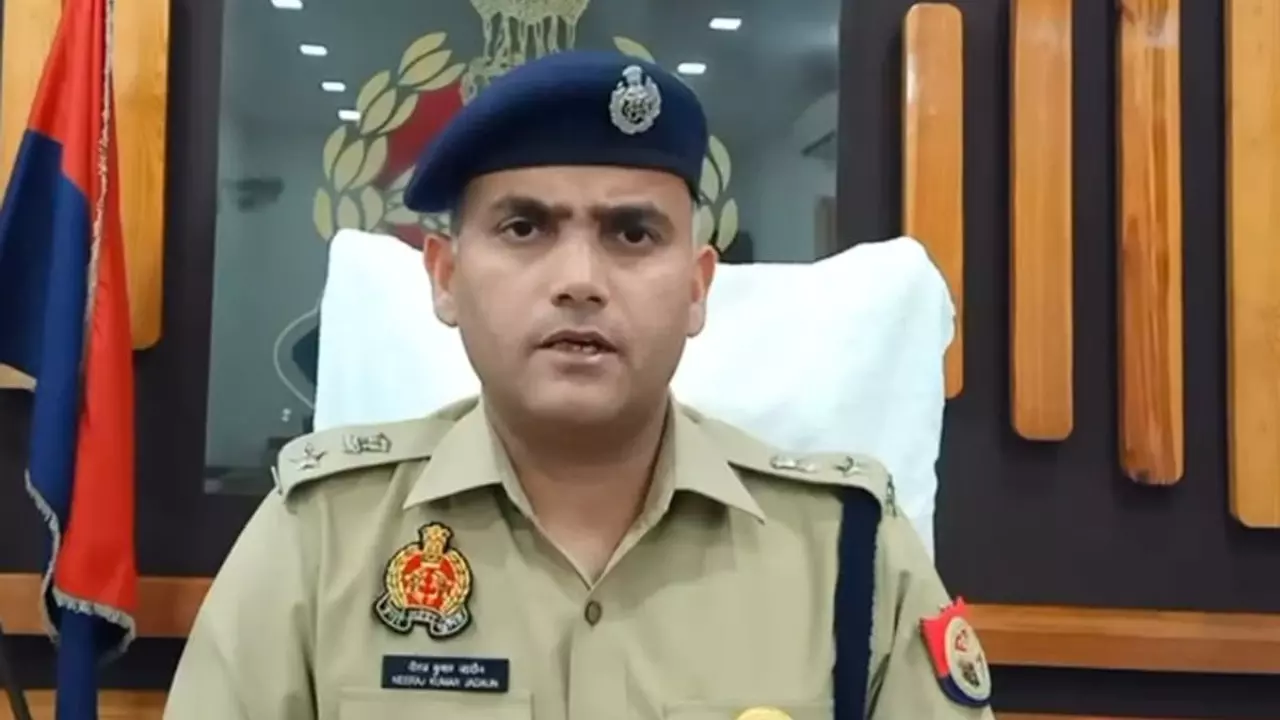 शराबियों ने पूछा - क्या बदतमीजी है... कौन हैं अलीगढ़ के SSP IPS नीरज जादौन और क्‍यों आए सुर्खियों में?